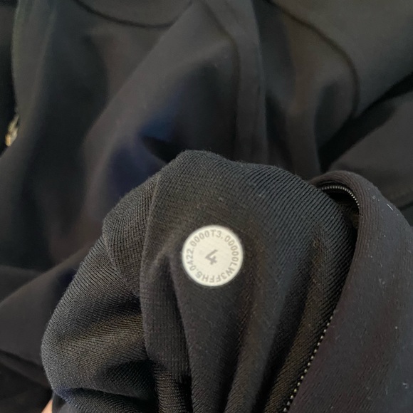 SOLD Lululemon Nulu Cropped Define Jacket NWOT - Picture 2 of 3